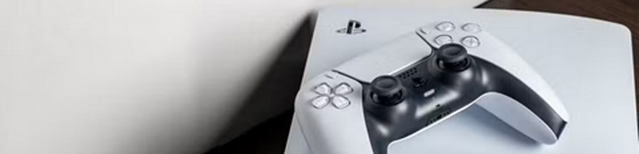 �\�j�[�A���{�ł�PS5�̐V�헪�𔭕\�B�f�W�^�����f���Ƀf�B�X�N�v���[���[�𖳗��œ����I�����ђ�